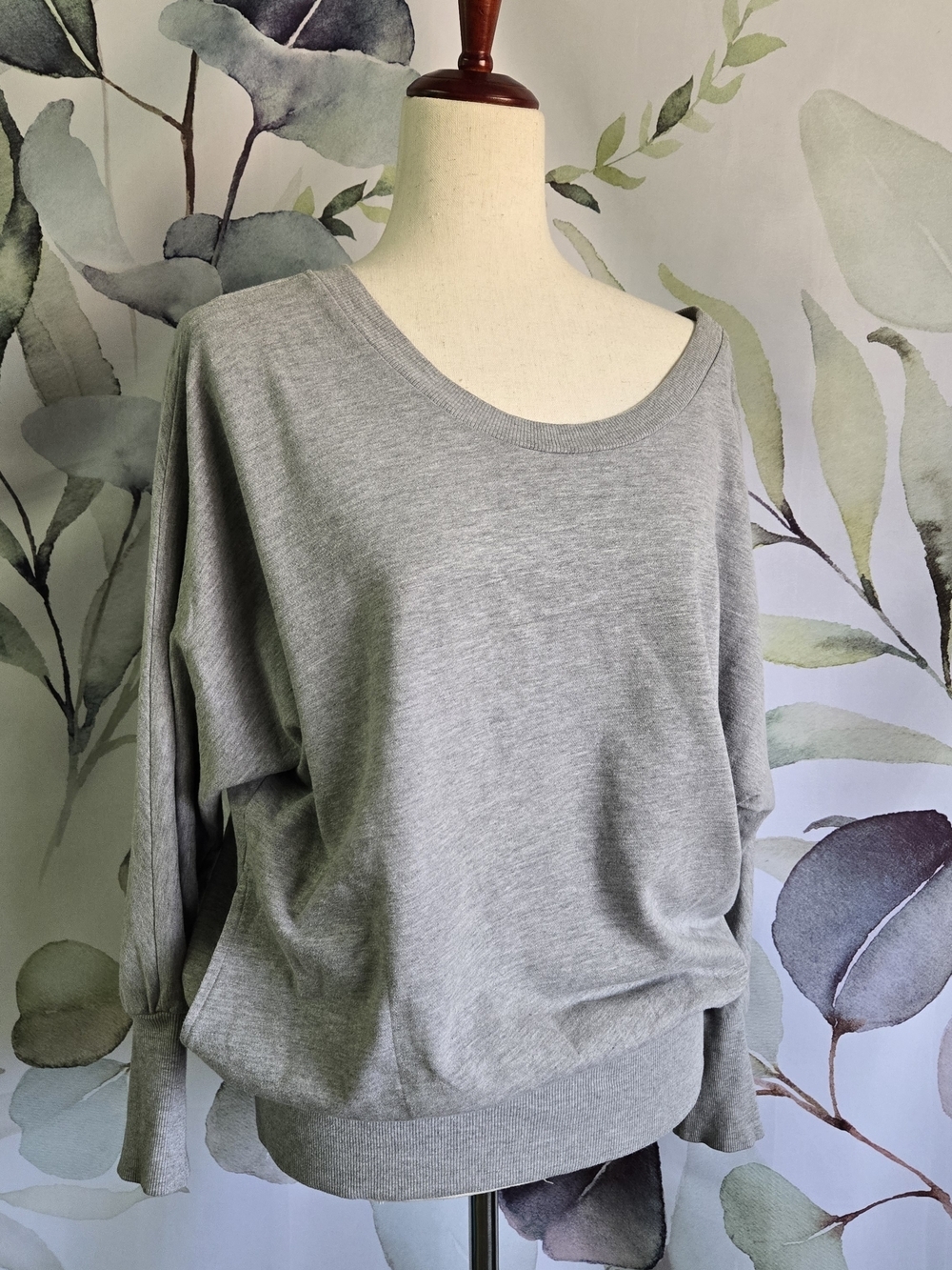 URBAN OUTFITTERS | Off-the-Shoulder Sweatshirt in Heather Gray sz XS